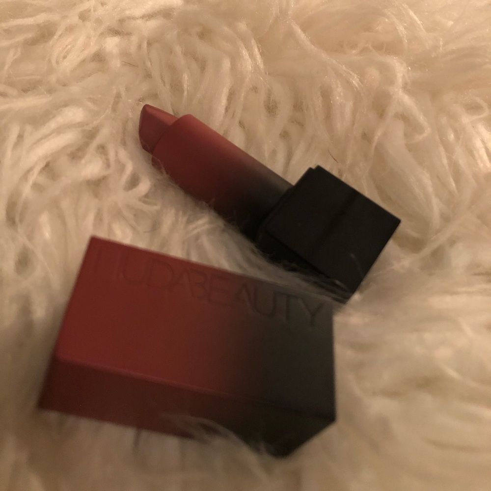 Huda Beauty Matte Wedding Day lipstick
